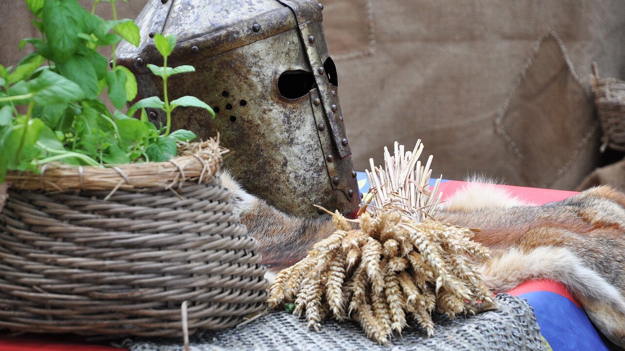 elmo_guerra_medioevo_pixabay_nadinedoerle