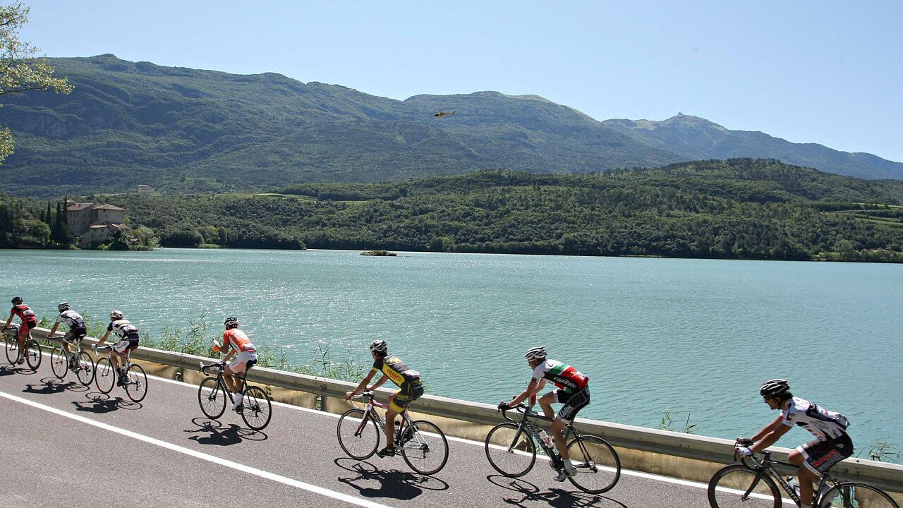Vacanze al lago lungo le ciclabili del Trentino