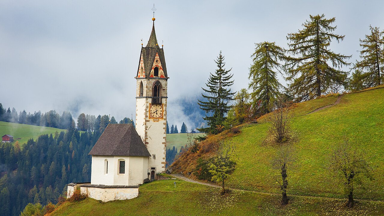 Chiese, abbazie, santuari: chiesa di Santa Barbara a La Val - dolomiti.it