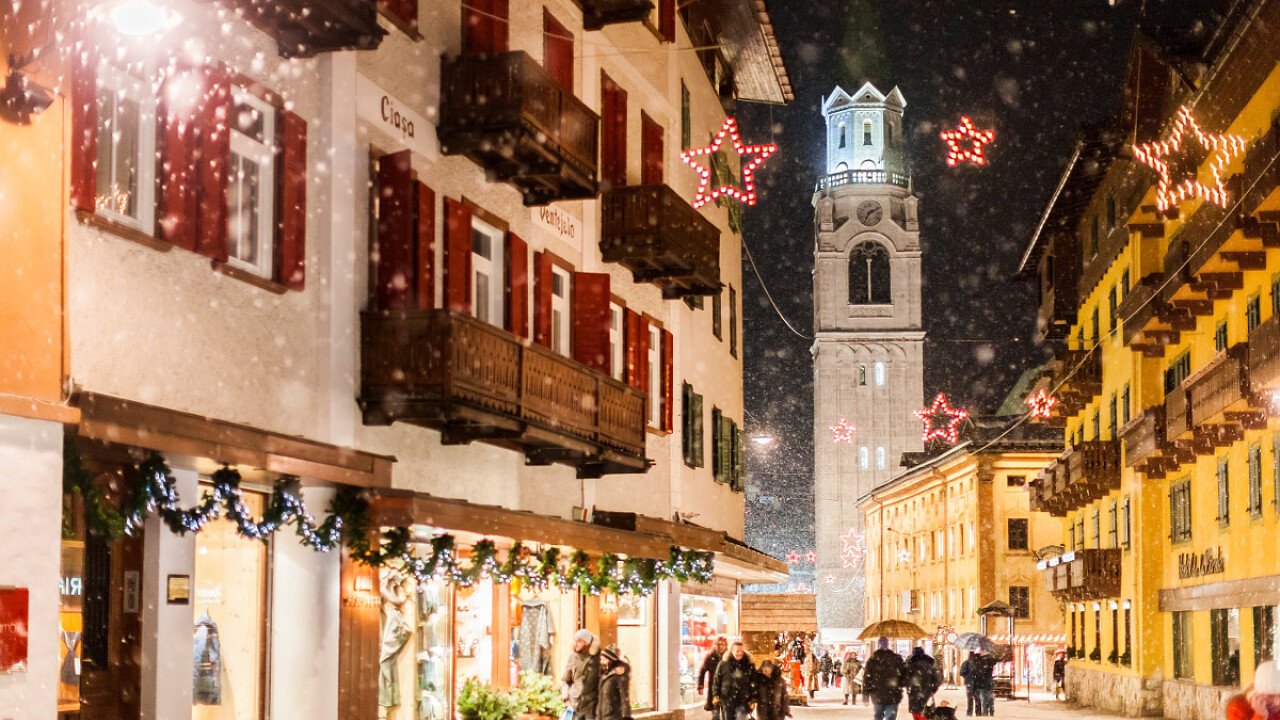 Cortina d'Ampezzo con la neve - Mercatini di Natale nel Bellunese