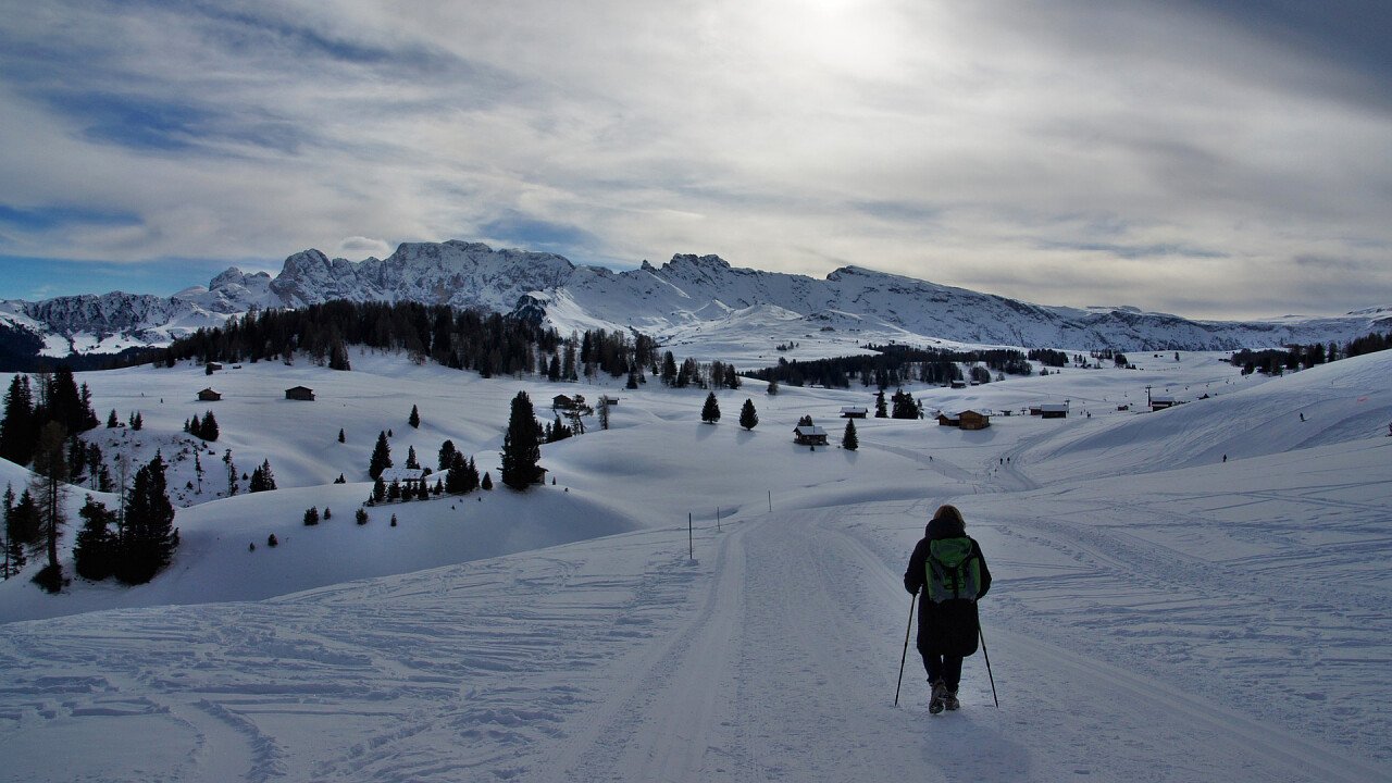 camminare_inverno_altopiano_sciliar_alpe_di_siusi_pixabay_ulrich_wienand