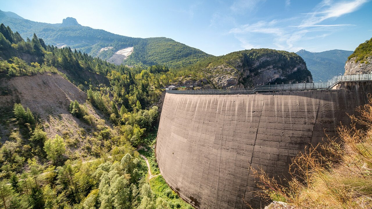 retro_diga_vajont_estate_dreamstime_giovanni_gagliardi