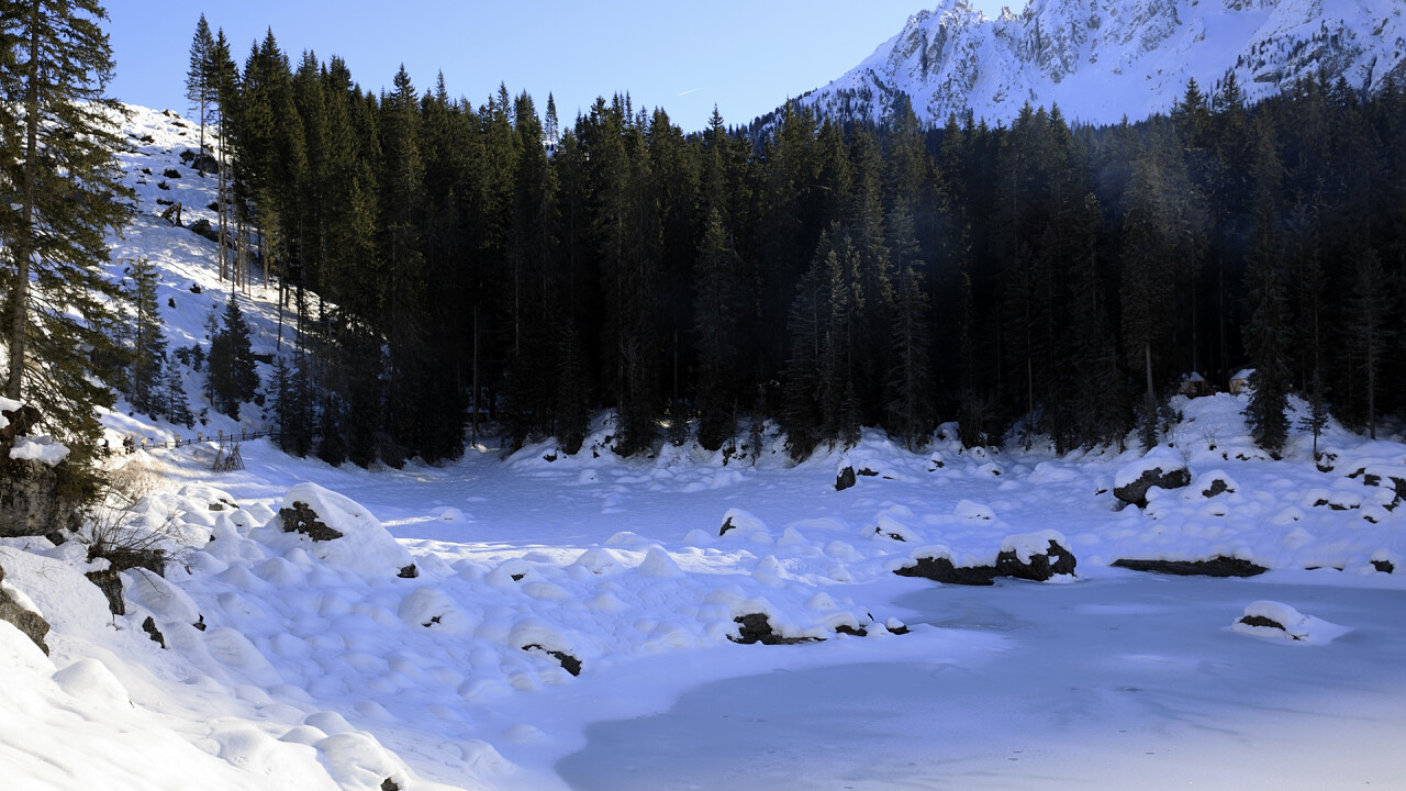 Lago di Carezza in inverno