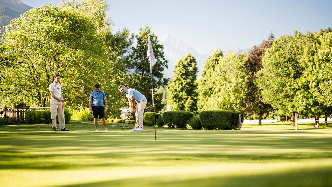 Giocatori al campo da golf - Mirabell Dolomites Hotel . Luxury . Ayurveda & Spa
