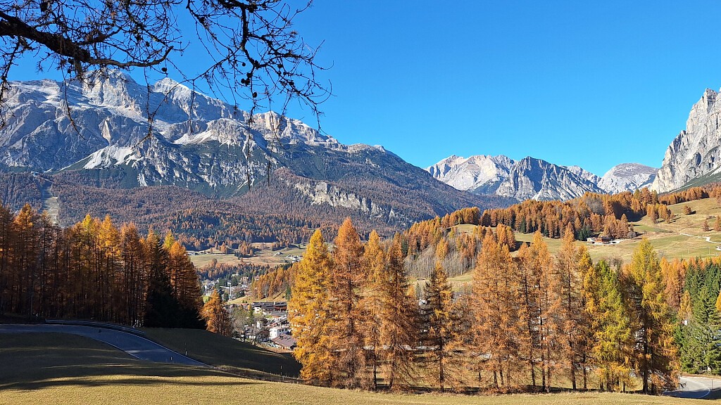 Autumn Holiday in the Dolomites: When to Book and What to Know