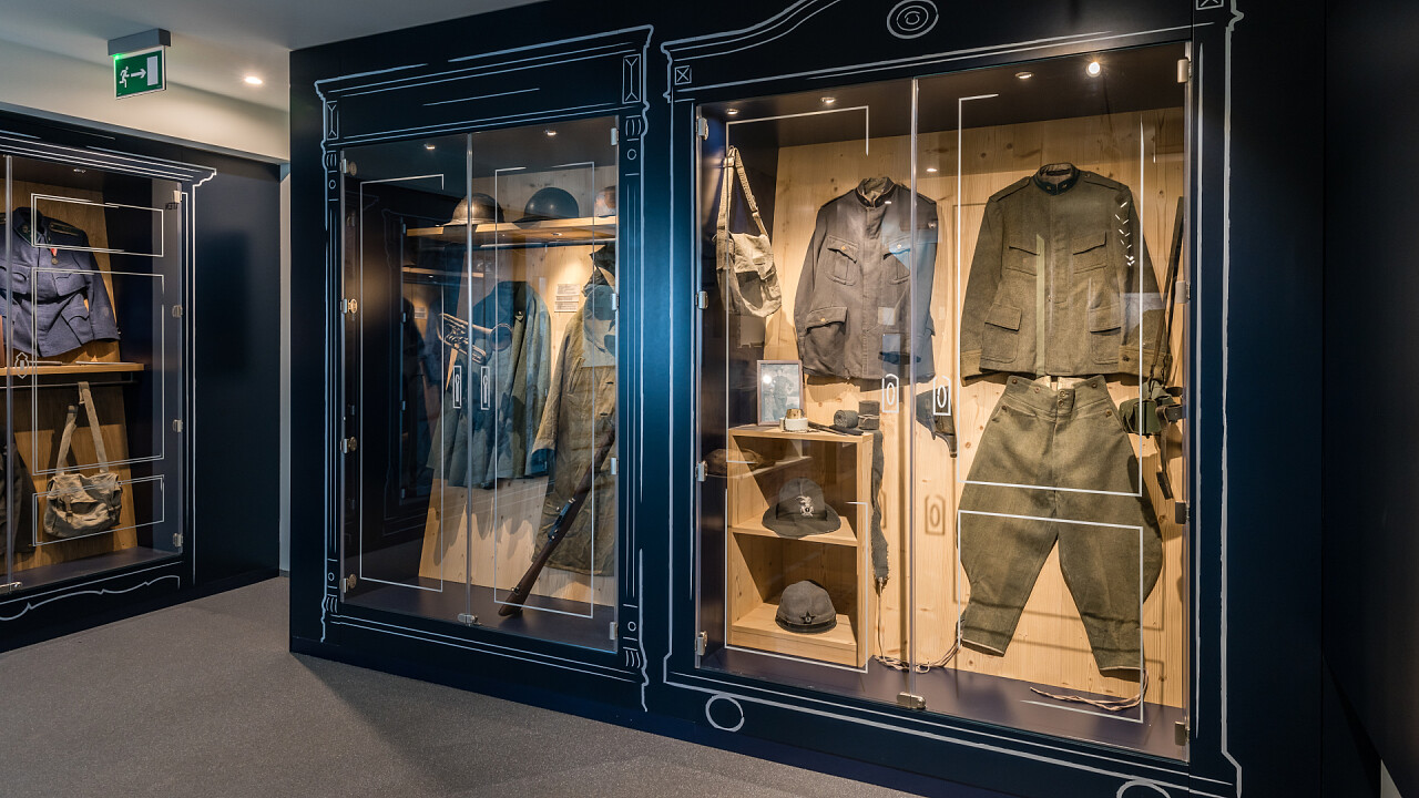 Marmolata Museum Großer Krieg Kleidung Schaukasten