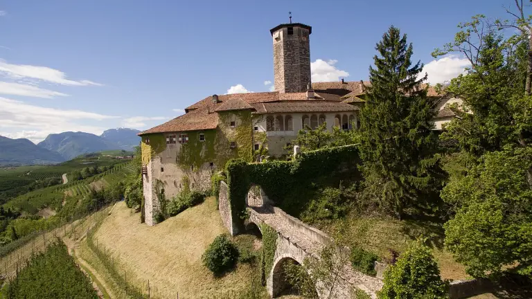 Valer Castle