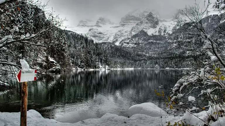 lago tovel inverno
