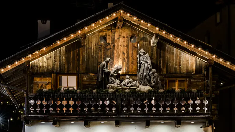 The Most Enchanting Nativity Scenes in the Dolomites: an Art Born from Wood