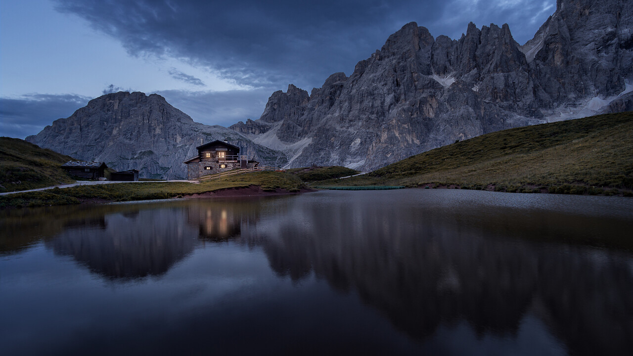 Baita Segantini  di sera