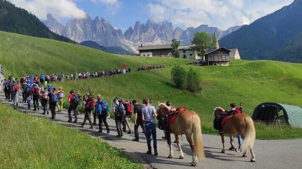 Pellegrinaggio dei Ladini verso Sabiona