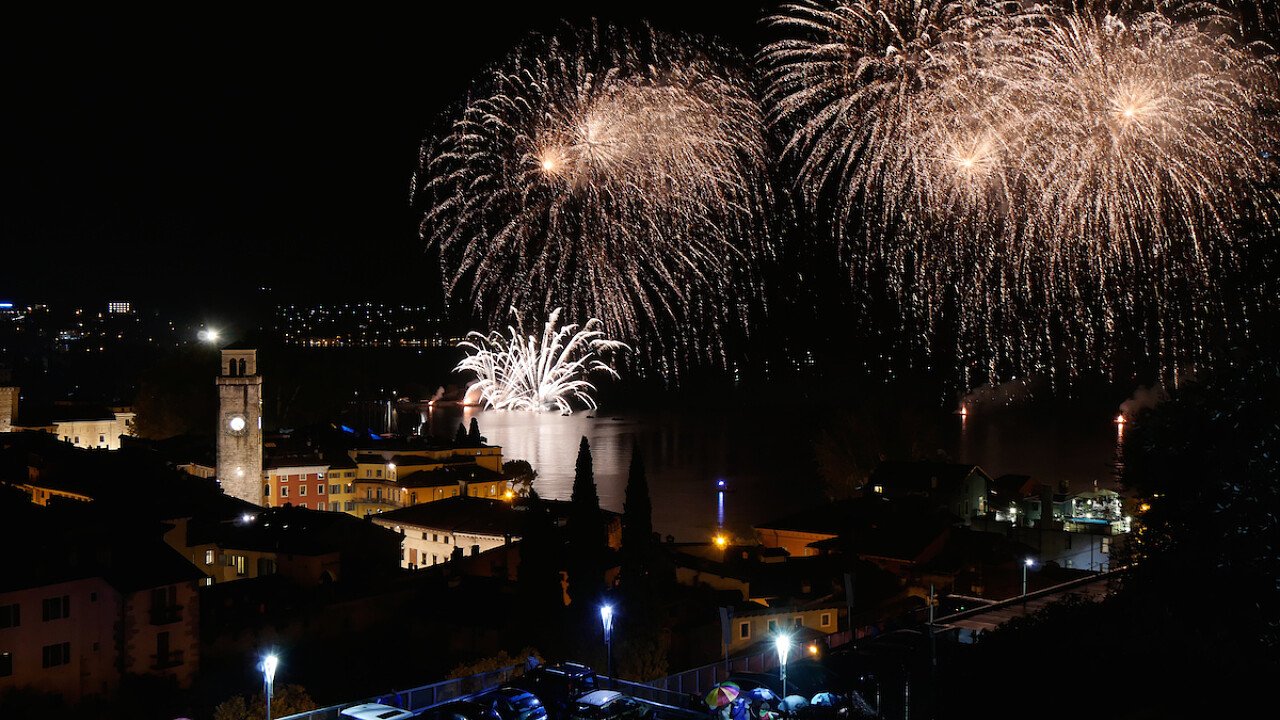 Fiochi d'artificio sopra il Lago di Garda