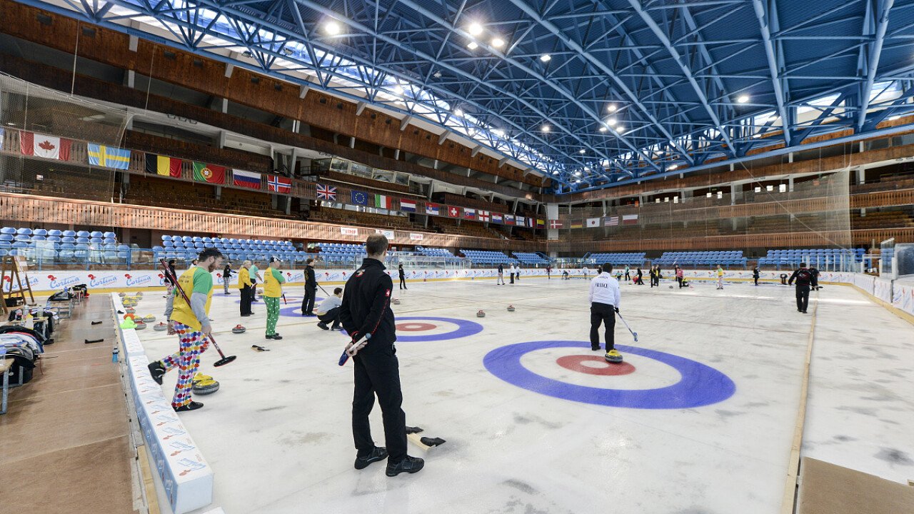 Curling allo stadio del ghiaccio di Cortina d'Ampezzo