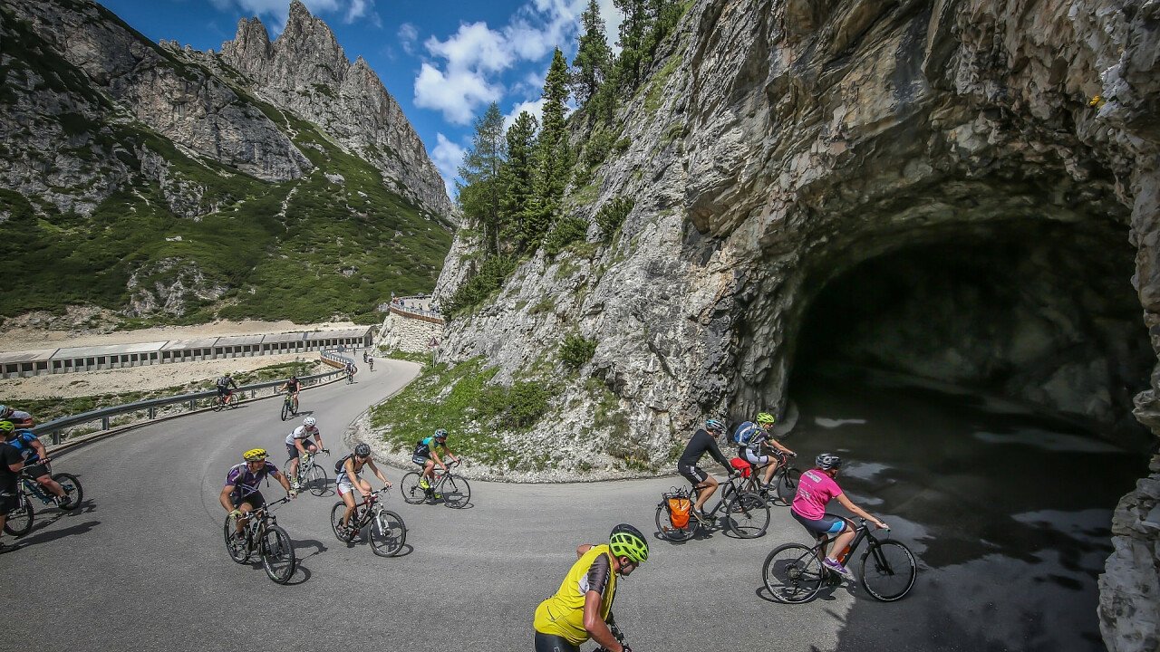 Dolomites Bike Day 2024 tour in bici tra passi delle Dolomiti UNESCO