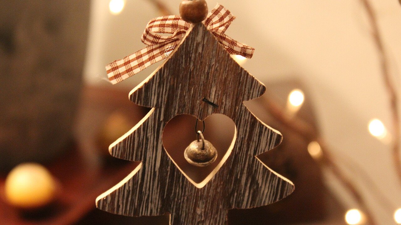 Albero con campanella in legno