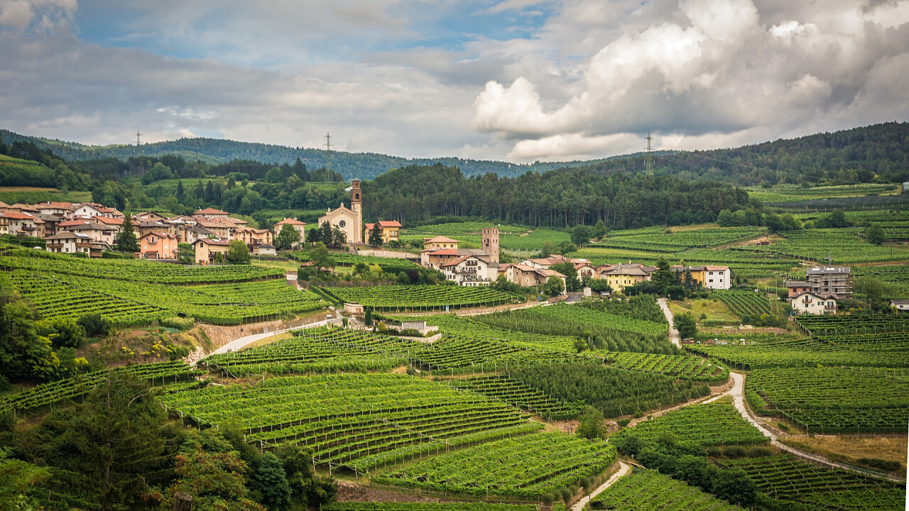 prati_coltivazioni_paese_cembra_shutterstock