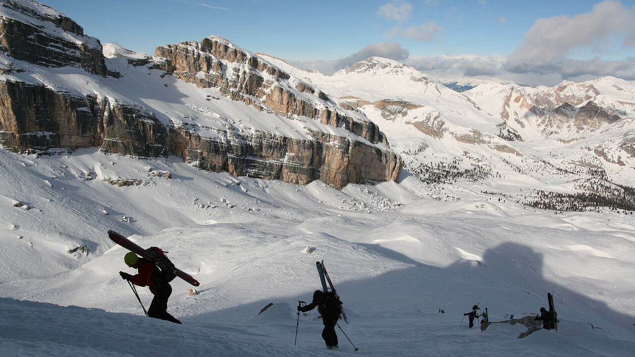 gruppo_sci_alpinismo_dolomiti_di_fanes_alta_badia_pixabay_fabiodisconzi