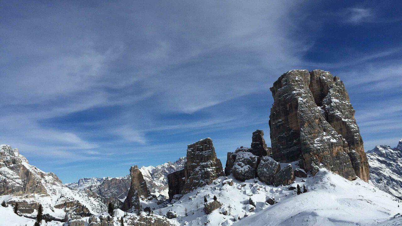 Le Cinque Torri di Cortina d'Ampezzo in inverno - Dolomiti