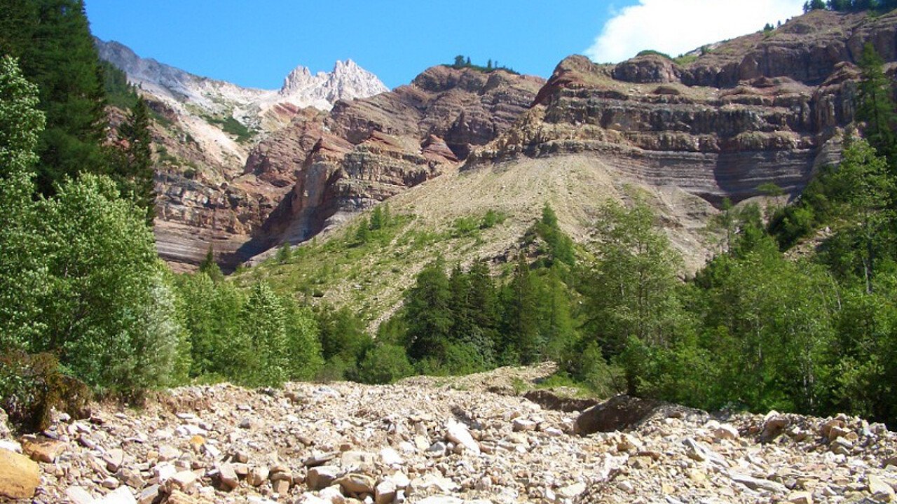 vista_dalla_gola_del_bletterbach_nella_gorz_geoparc_beltterbach