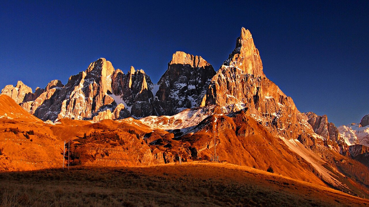 Enrosadira sul Passo Rolle in Trentino