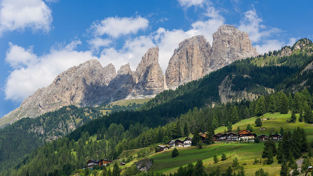 Wanderungen querfeldein: Campitello - Soreghes - Canazei - Campitello
