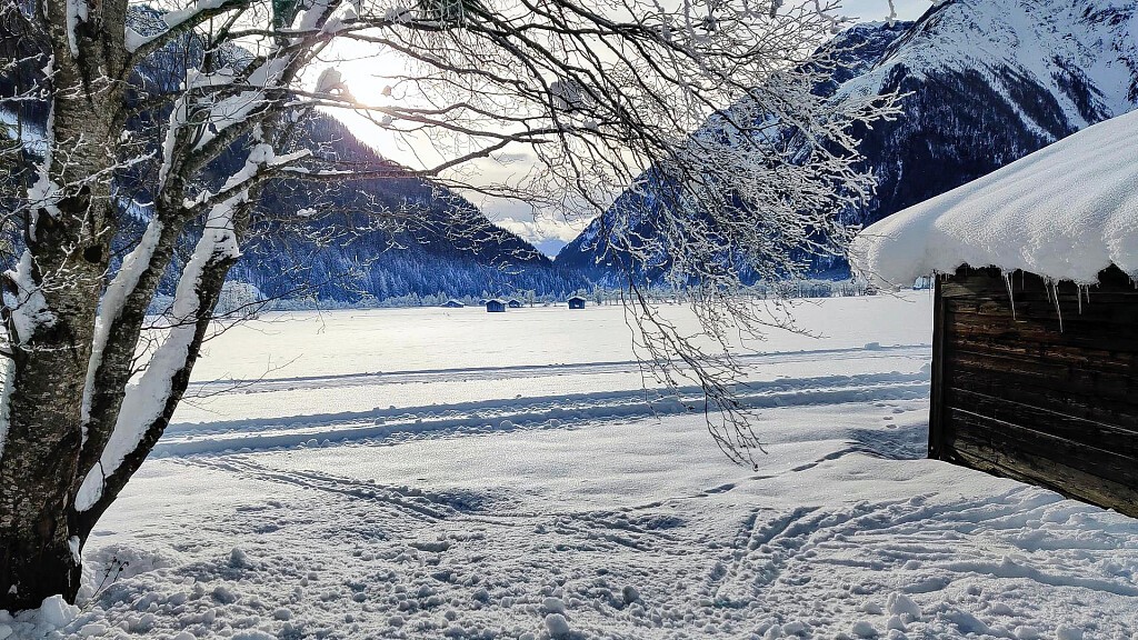 Winter Hike in Caminata