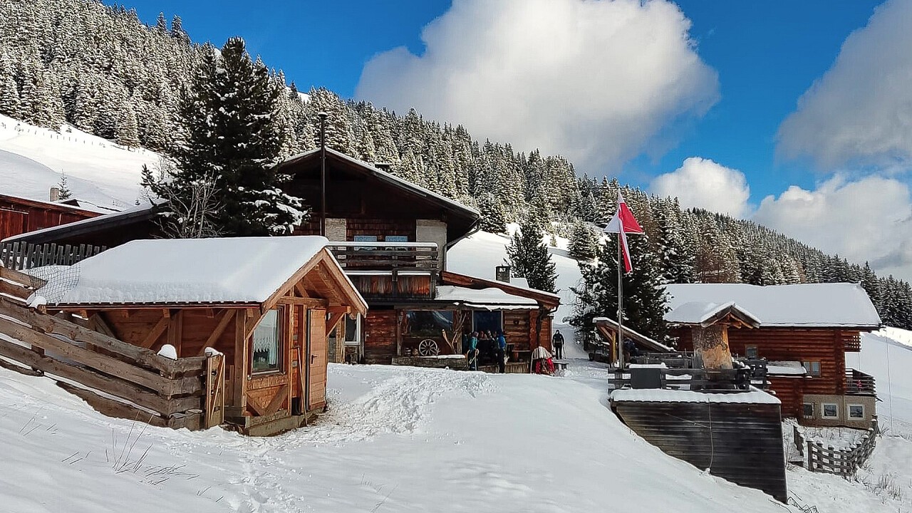 Winter hike from Telves to the Freundalm mountain hut