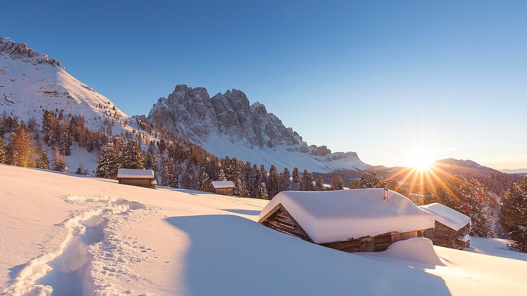 Snowshoe hike to Gampen Alm