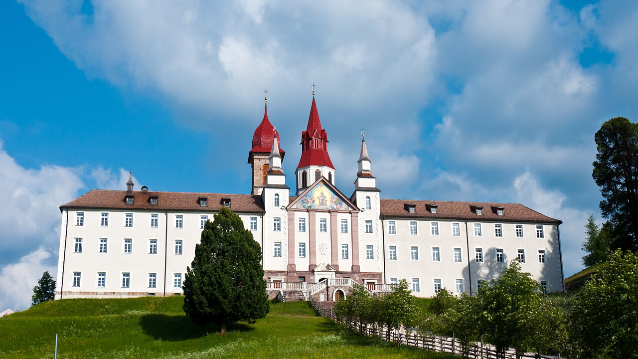 inverno_santuario_di_pietralba_nova_ponente_iStock