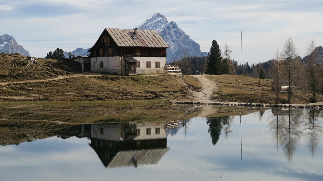 Rifugio Palmieri a Croda da Lago tra le Dolomiti UNESCO a Cortina d'Ampezzo
