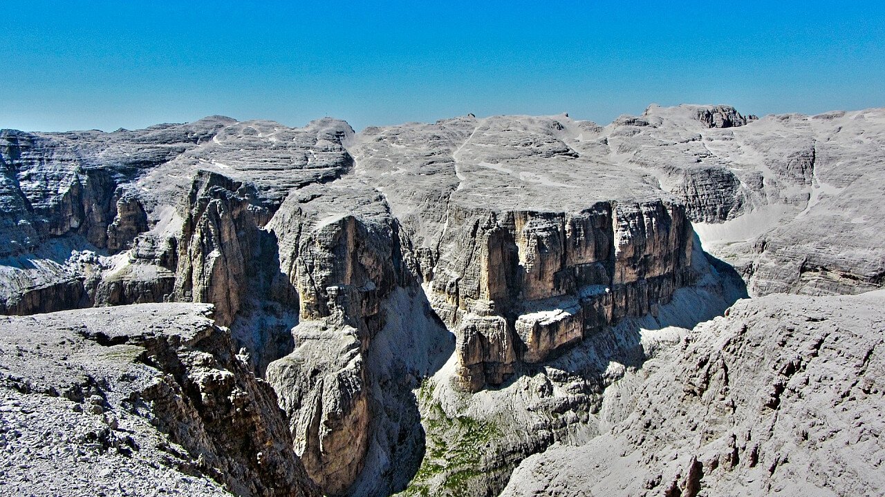 Dolomiti Sass Pordoi Nuova Stazione Meteo E Una Webcam Girevole