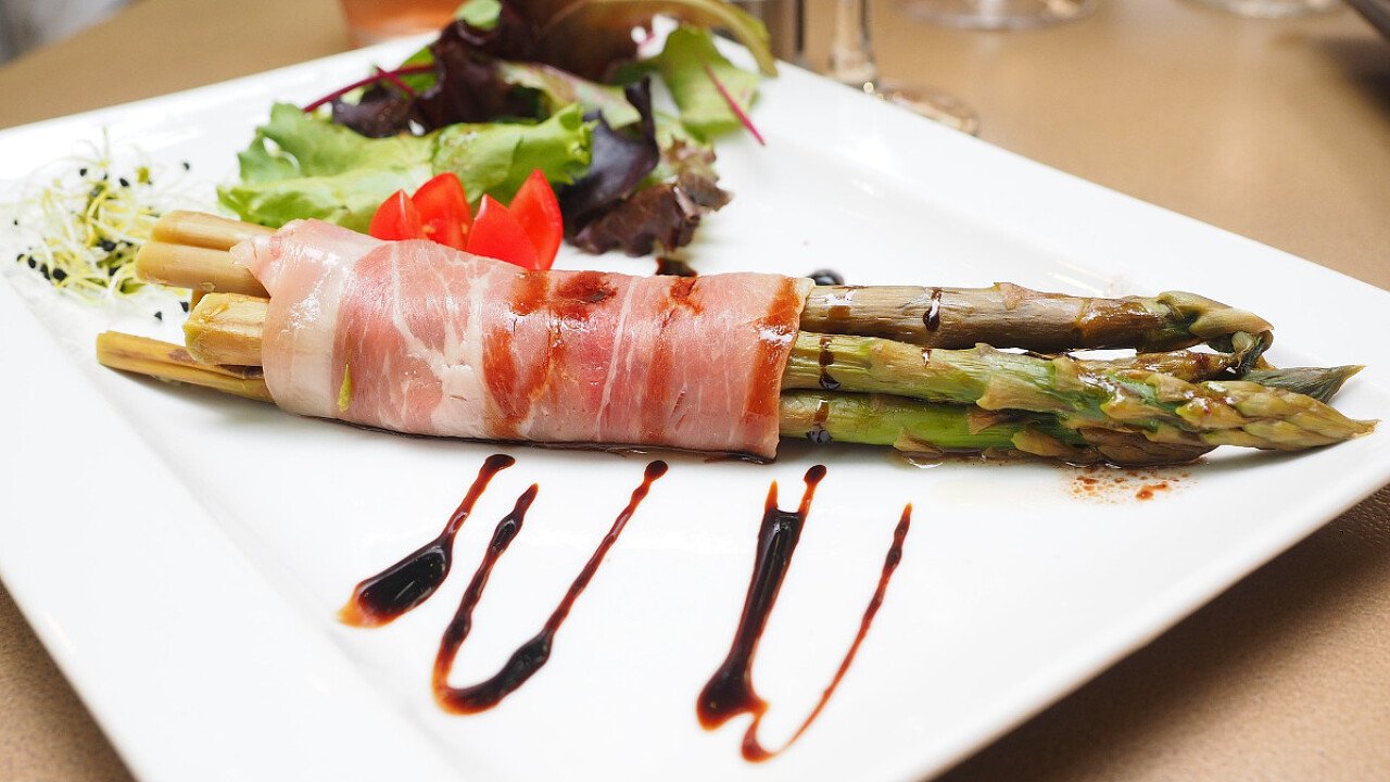 asparagi_con_uova_e_speck_pixabay_hans