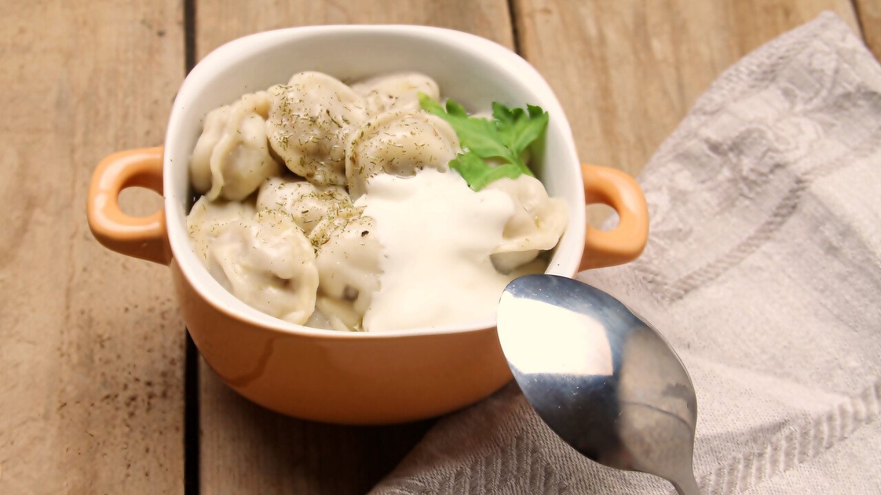ravioli_ripieni_ai_funghi_porcini_e_formaggio_di_capra_fresco_dreamstime_Nailya_Yakubova