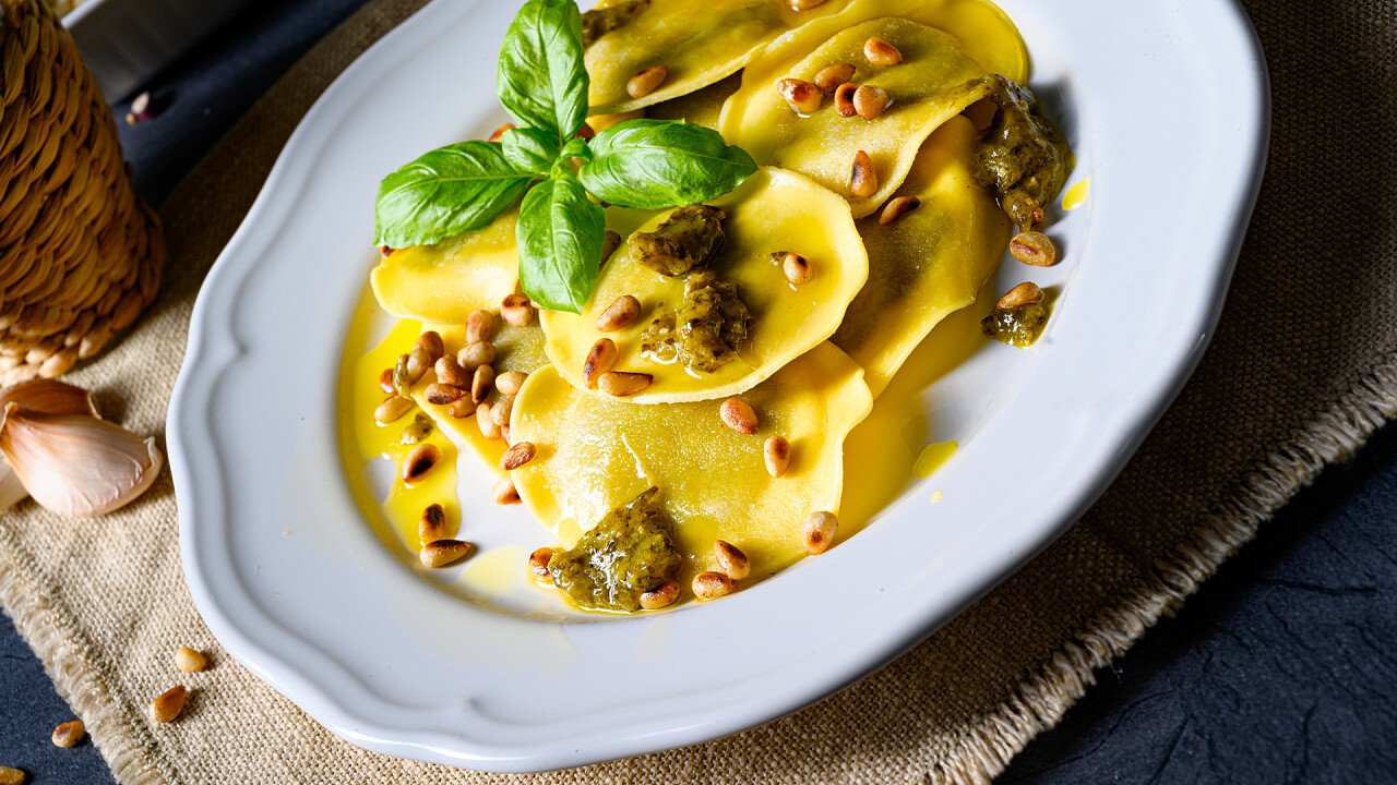 tortelli_ripieni_con_crescione_e_mascarpone_dreamstime_Darius_Dzinnik