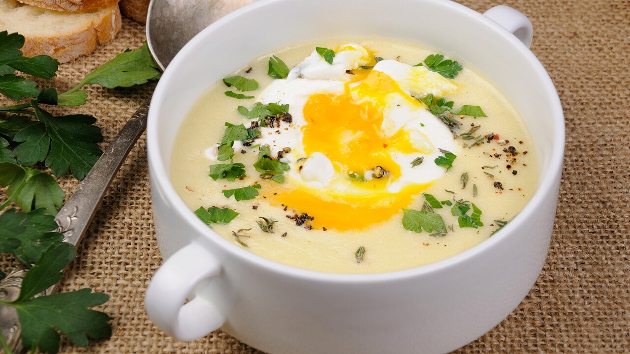 zuppa_al_vino_bianco_della_valle_isarco_dreamstime_B0p0h0ba