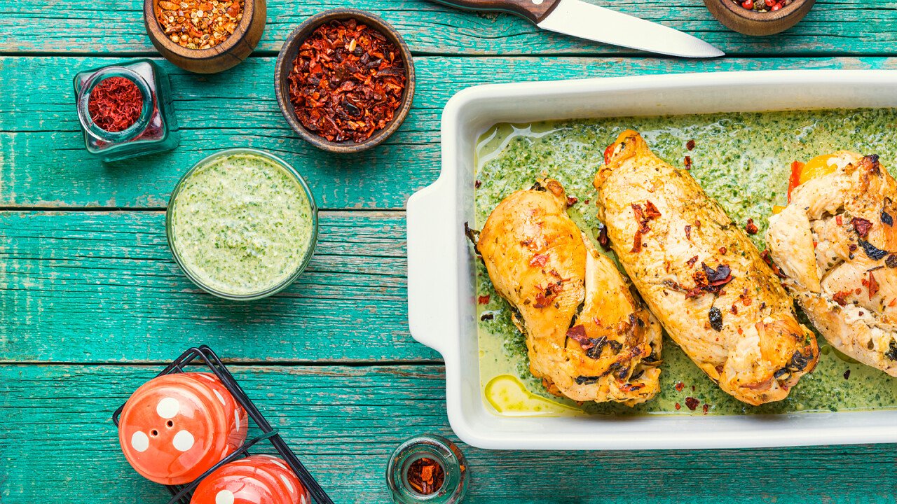 fagottini_di_carne_salada_flambati_al_calvados_su_crema_di_faglioli_di_lamon_02_shutterstock