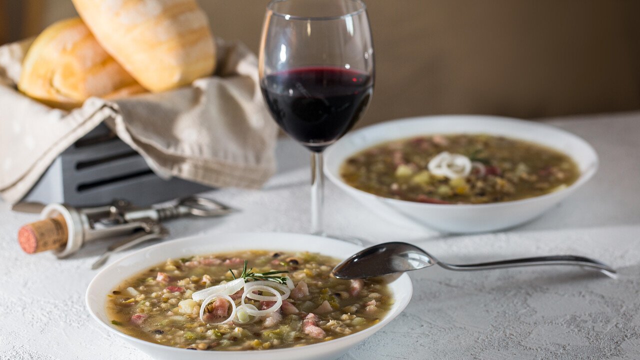 minestra_di_fagioli_e_verza_shutterstock