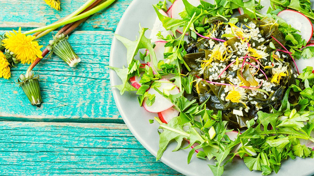 Ricetta dell'insalata di fiori ed erbe aromatiche