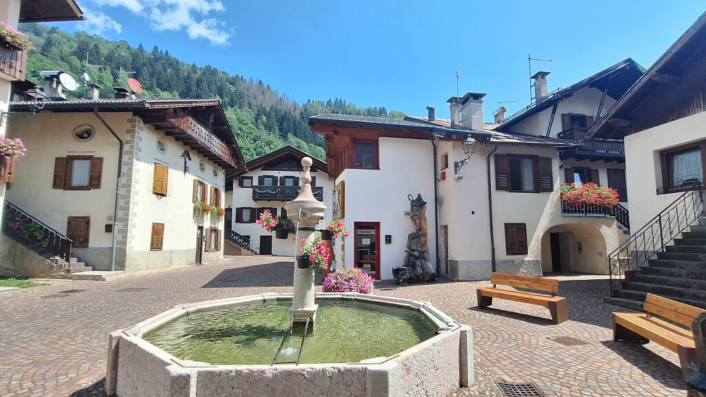 Siror: Christmas Market, cycle path and hiking