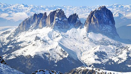 Hütte mit Blick auf den Sciliar in Winter Seiser Alm - Depositphotos