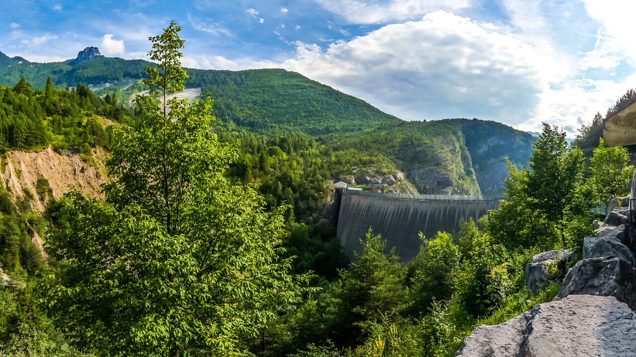 panoramica_frana_diga_vajont_depositphotos