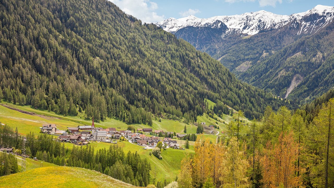 autunno_molini_di_tures_dreamstime_christian_mueringer