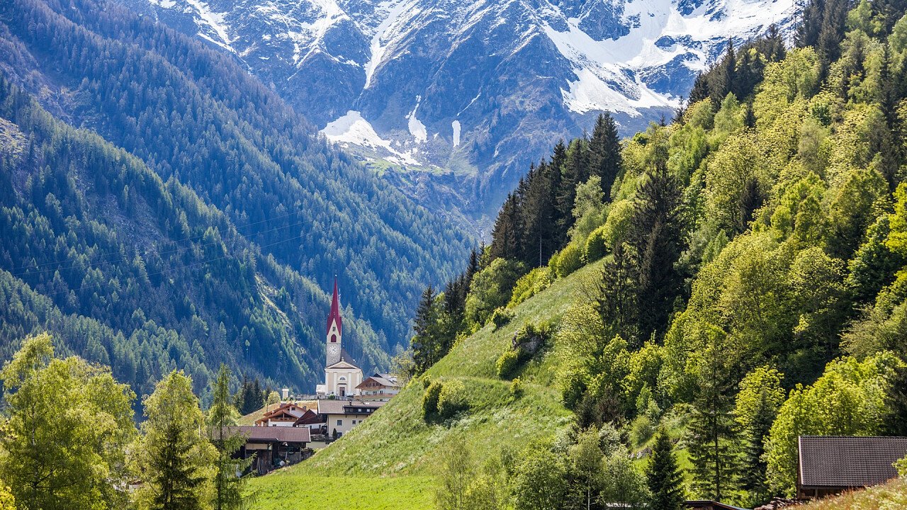 natura_molini_di_tures_dreamstime_christian_mueringer