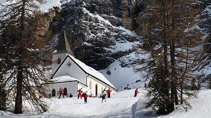 kleine stadt im winter in Abtei in Alta Badia