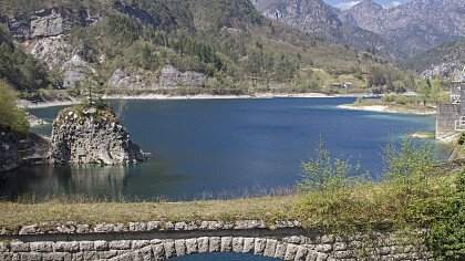 Tramonti di Sotto lake