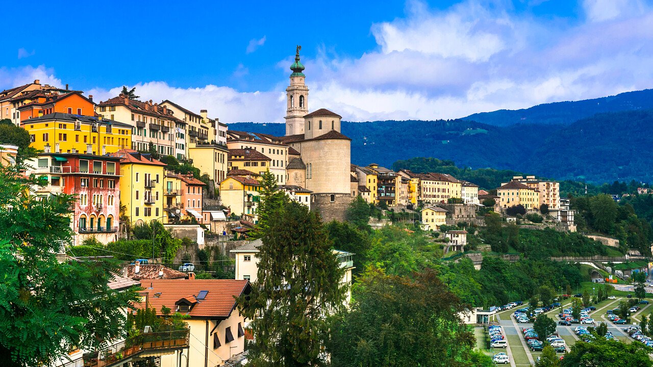 Belluno, die glänzende Stadt Kultur, Kunst und Sport. Ein Urlaub am