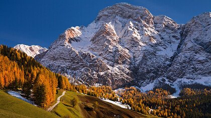 Kirche im Herbst in Wengen