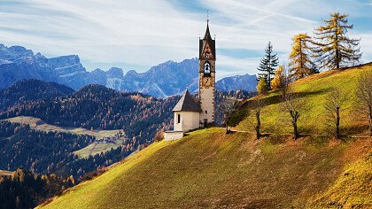 Kirche im Herbst in Wengen