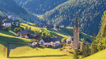 Kirche im Herbst in Wengen