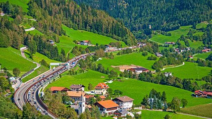 train_winter_brennero_shutterstock